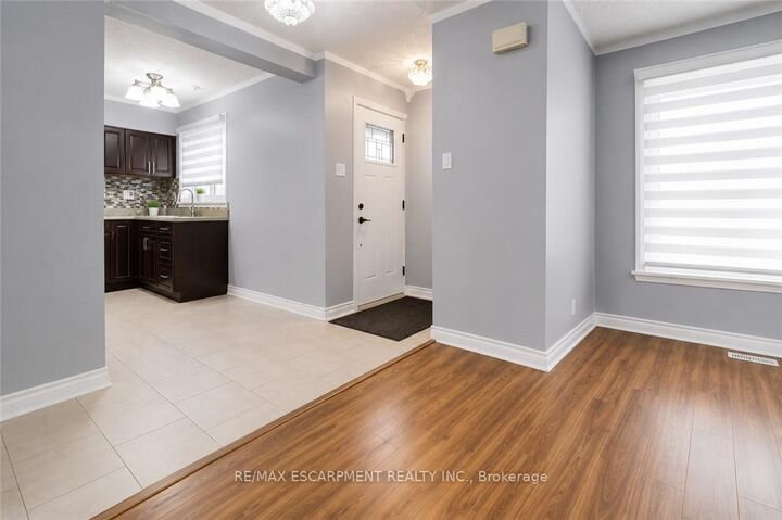 Property Photo:  110 Ling Road 7  ON M1E 4V9 
