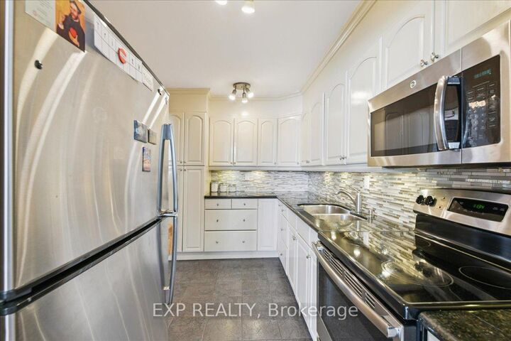 44 Longbourne Drive 412 — photo 1