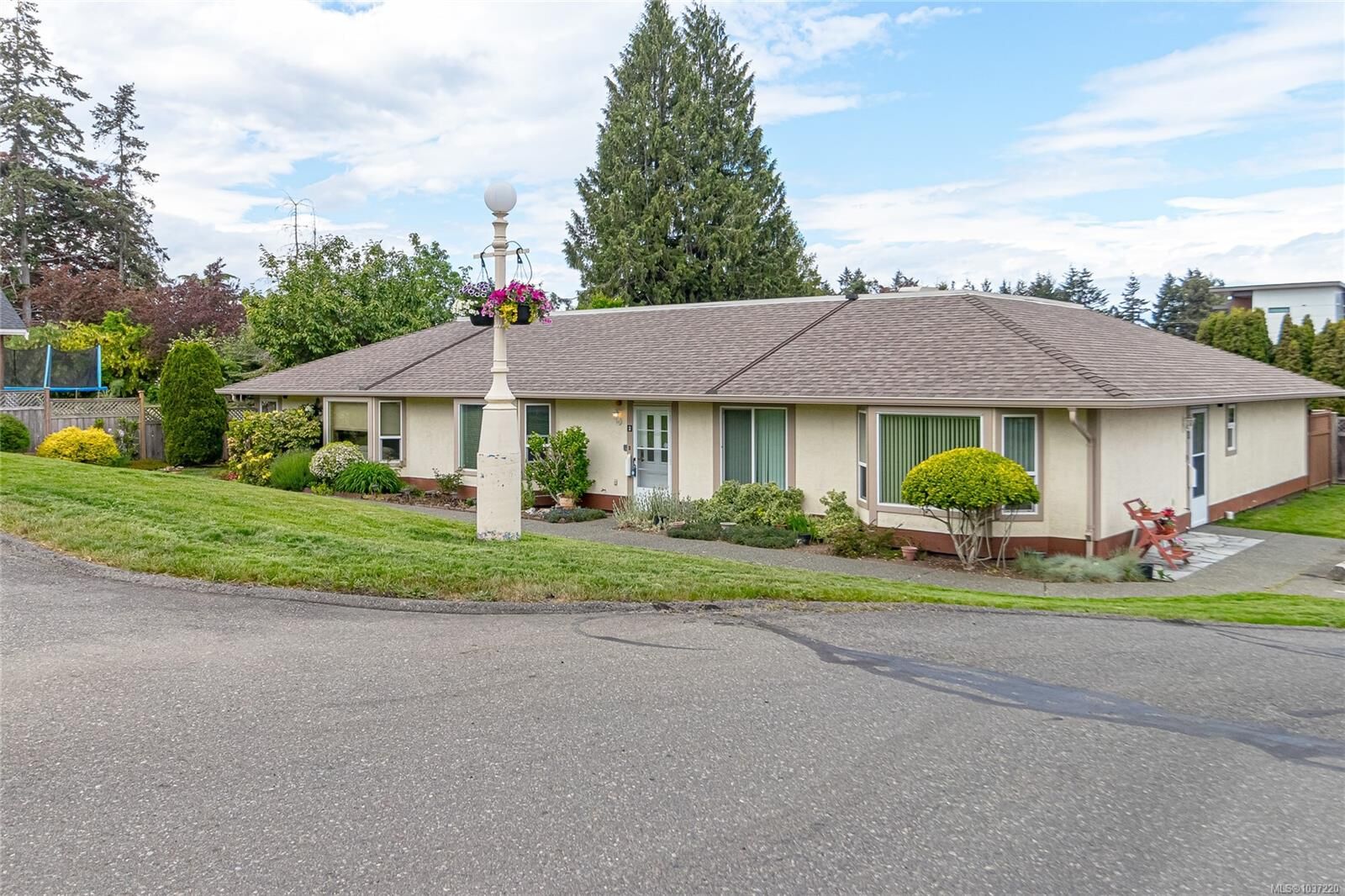 Property Photo:  100 Abbey Lane 2  BC V9P 1N4 