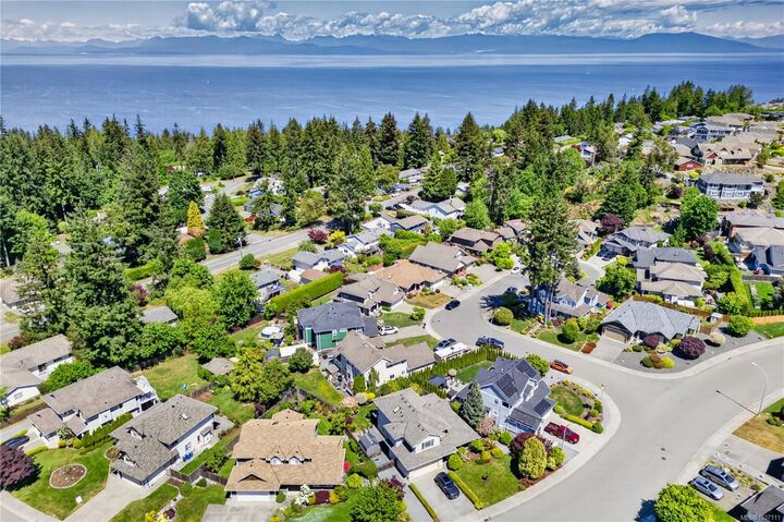 Property Photo:  5547 Sunridge Pl  BC V9T 6P5 