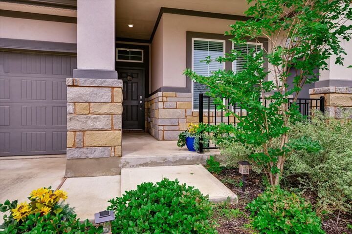 Property Photo:  205 Wingstem Way  TX 78633 