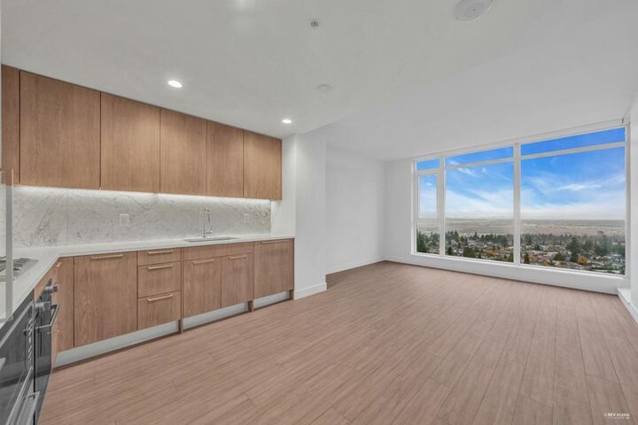 Property Photo: 6398 Silver Avenue 2302 BC V5H 0K7