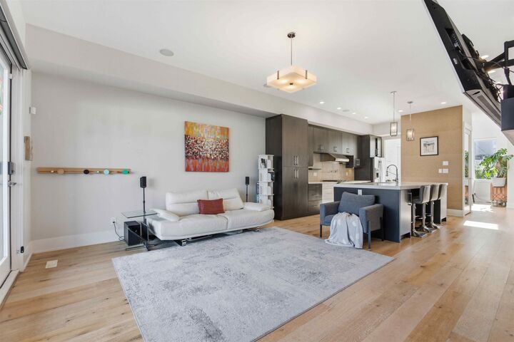 15871 28 Avenue — photo 1