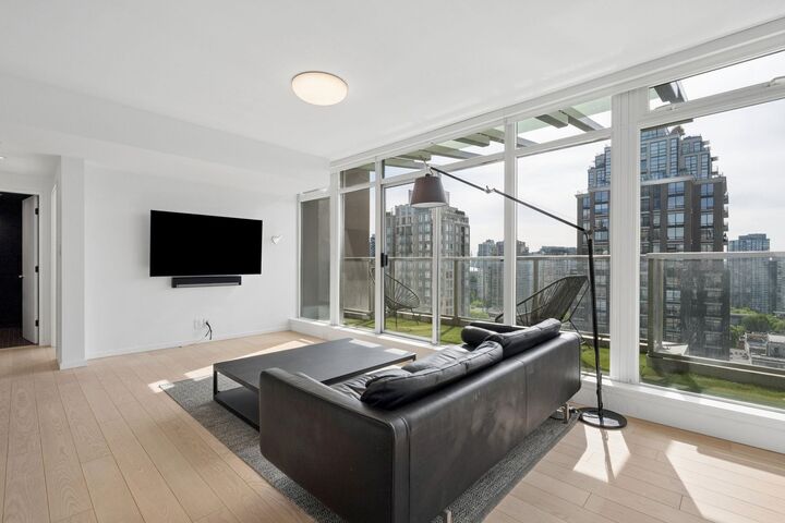 Property Photo:  1055 Richards Street 2005  BC V6B 0C2 