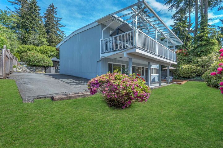 Photo de la propriété: 693 Plymouth Drive BC V7H 2H5