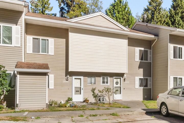Property Photo:  2082 Springer Avenue  BC V5B 3M5 