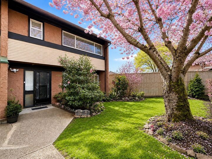 10011 Swinton Crescent 27 — photo 1
