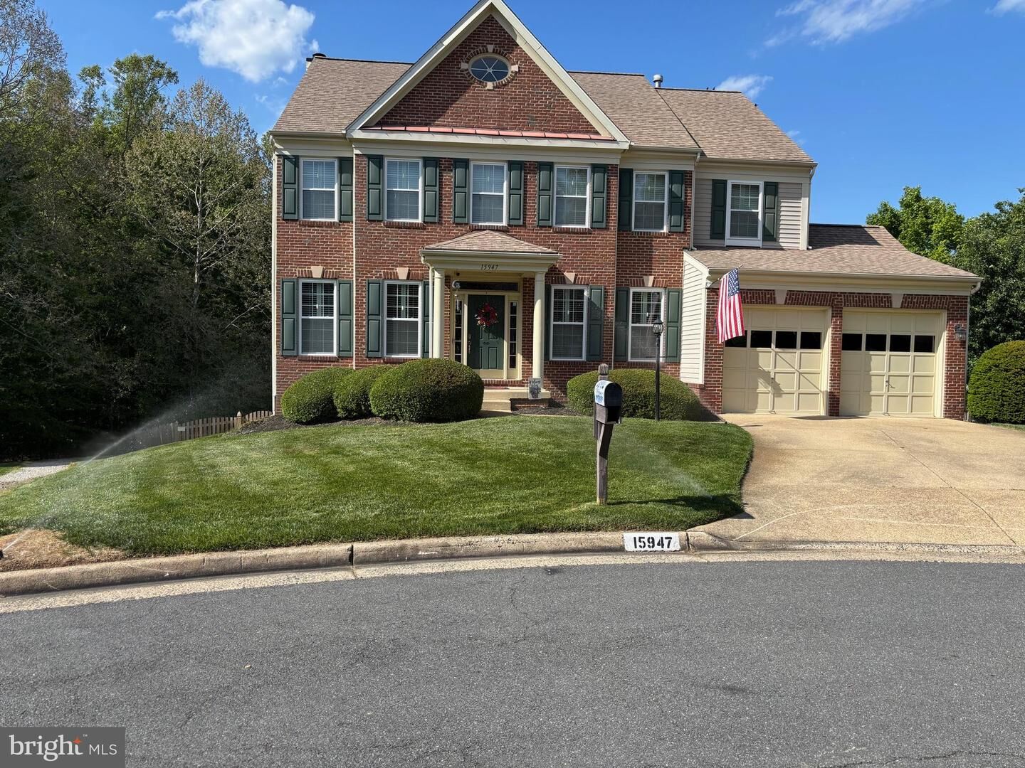 Property Photo: 15947 Kensington Place VA 22025