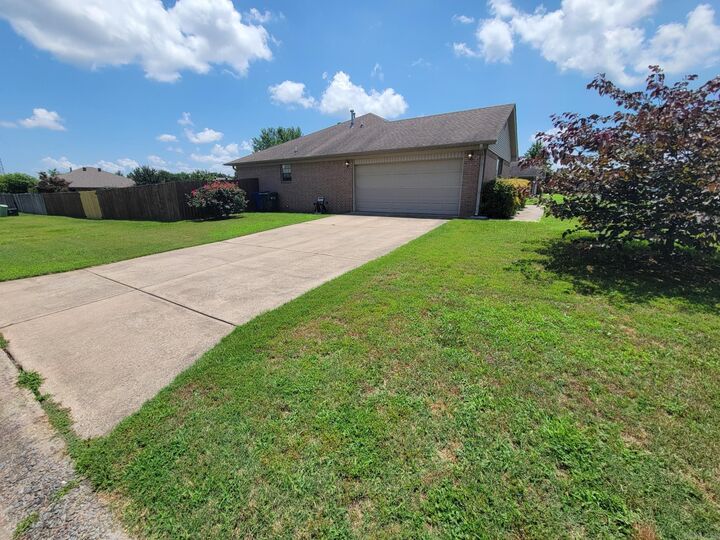 Property Photo:  920 Crestliner Dr  AR 72034 