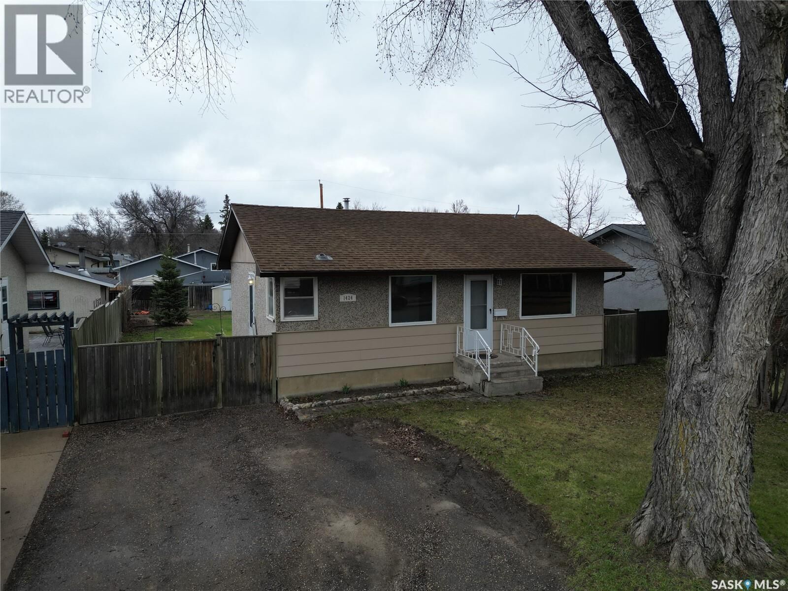 Property Photo:  1424 Goshen Place  SK S6V 0R8 