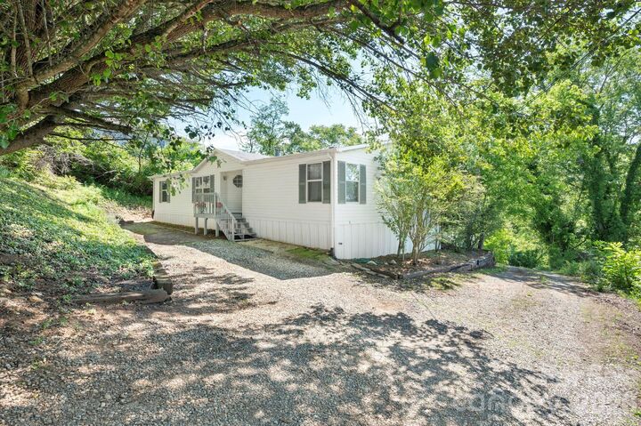 Property Photo:  66 Green Oak Road  NC 28804 