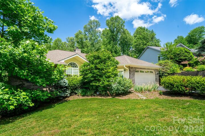 Property Photo:  7 Firestone Court  NC 28729 