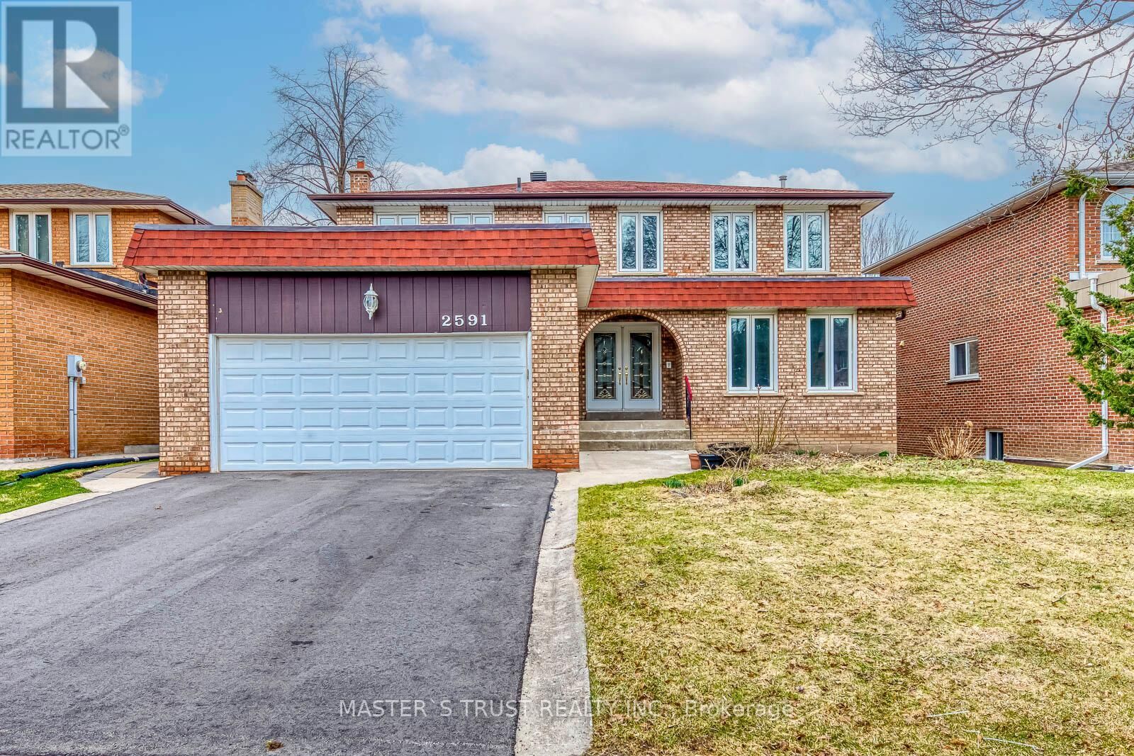 Property Photo:  2591 Robin Drive  ON L5K 2G2 