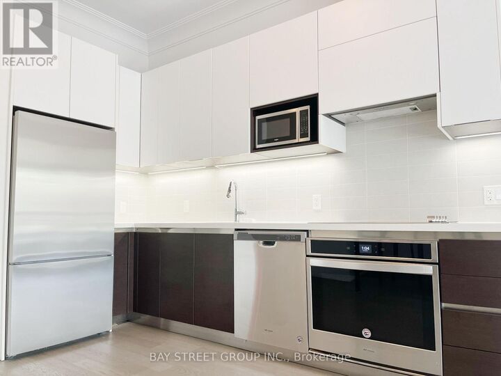 Property Photo:  15 Water Walk Drive 107  ON L6G 0G3 