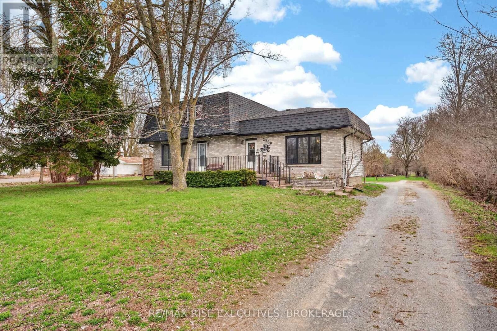 Property Photo: 2260 Sydenham Road ON K0H 1M0