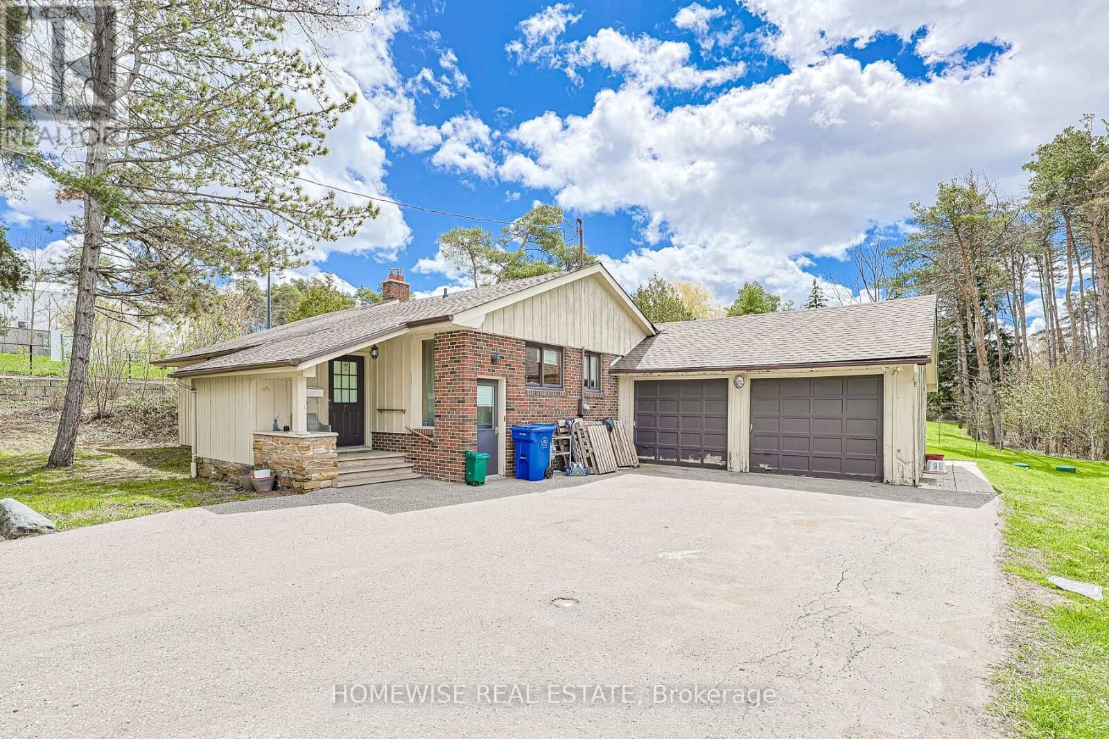Property Photo:  107 Ridge Road  ON L4G 0M3 