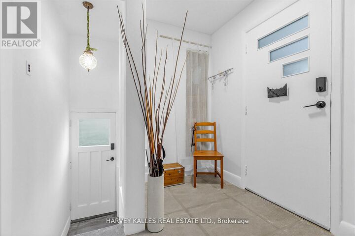 Property Photo: 246 Burnett Avenue ON M2N 1V8