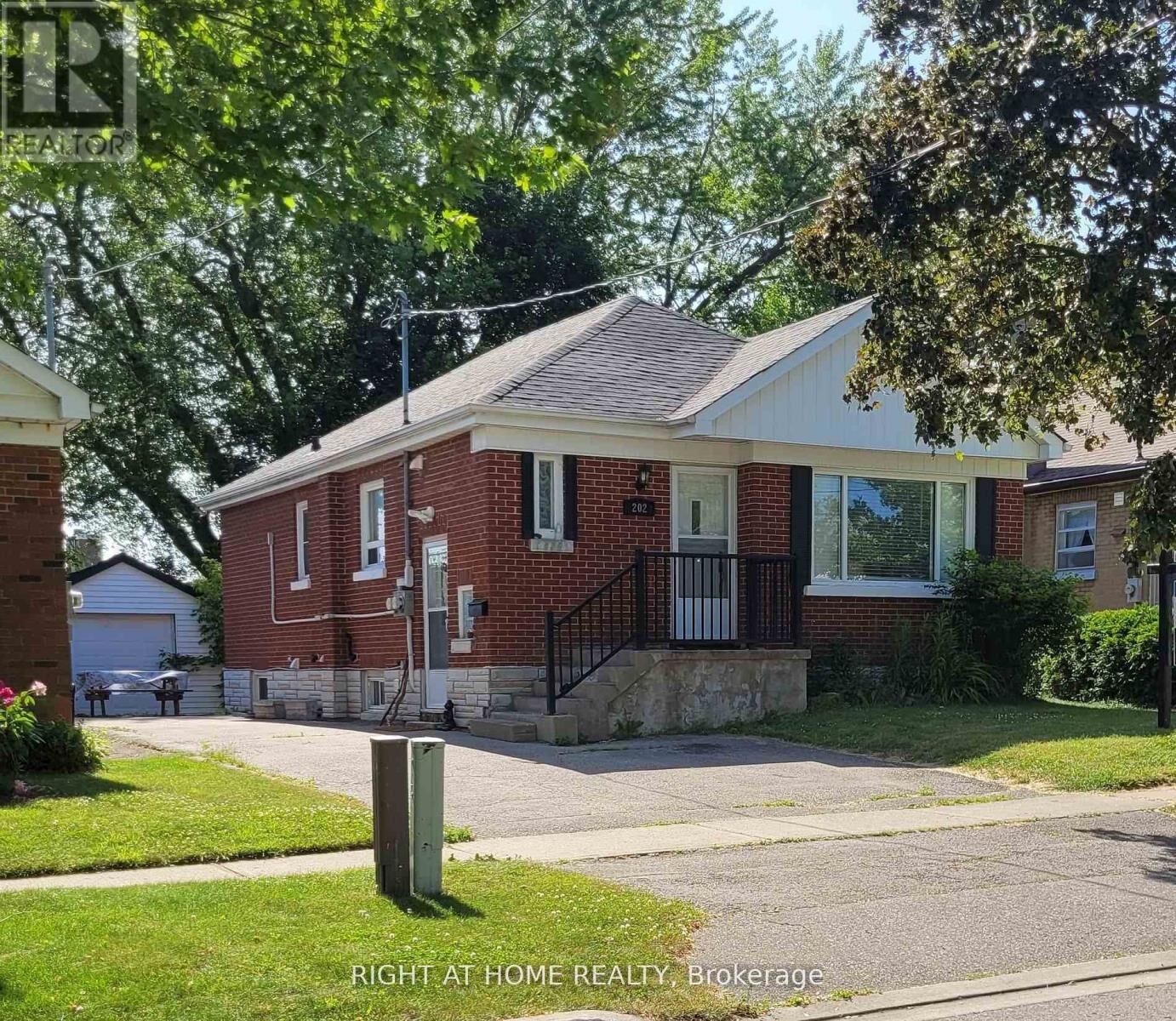 Property Photo:  202 Cadillac Avenue South Lower  ON L1H 5Z7 