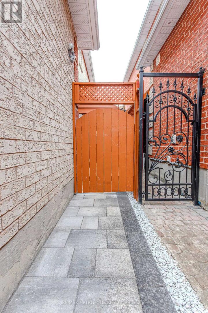 Property Photo:  30 Summerlea Street Bsmt  ON L3S 4H7 