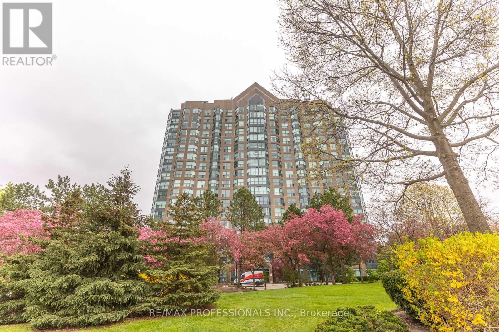 Property Photo:  2177 Burnhamthorpe Road West 702  ON L5L 5P9 