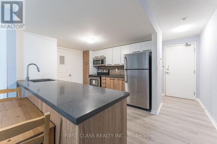 Property Photo:  11 St Joseph Street 604  ON M4Y 3G4 