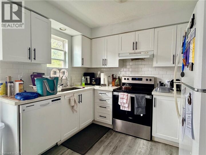 Property Photo: 104 Brookfield Crescent ON N2E 0A7