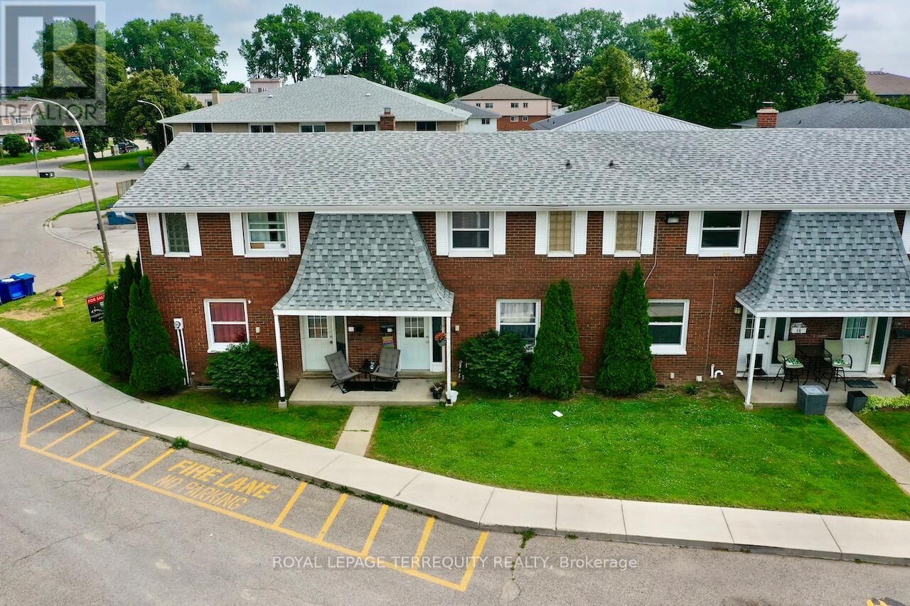 Property Photo:  12 Orchard Place  ON N7M 1A6 