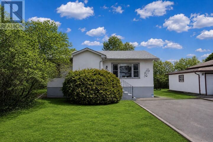 Property Photo: 237 Windemere Ave S ON P7B 4M8