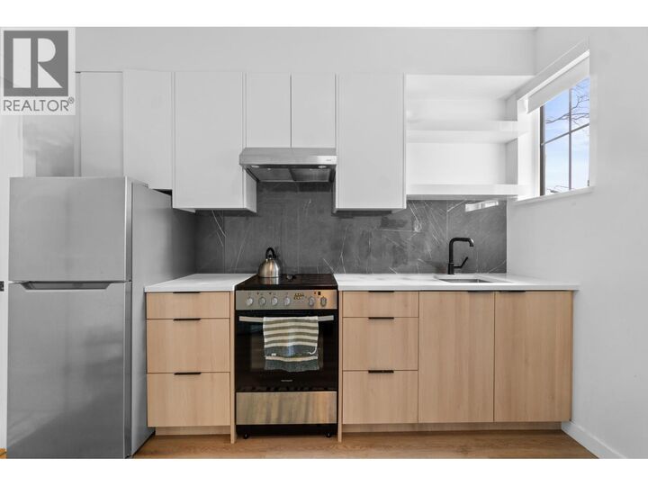Property Photo:  237 Ridgeway Avenue 5  BC V7L 0H6 