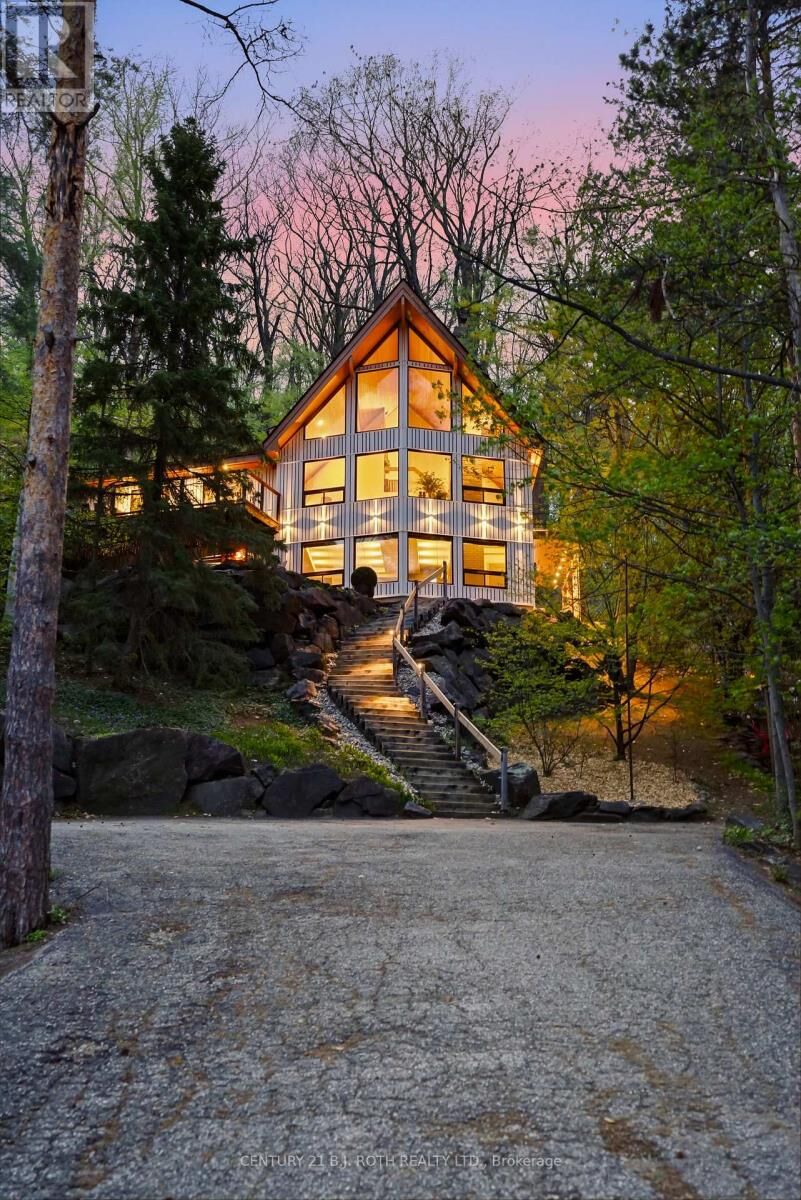Property Photo:  10 Pine Hill  ON L4M 4Y8 