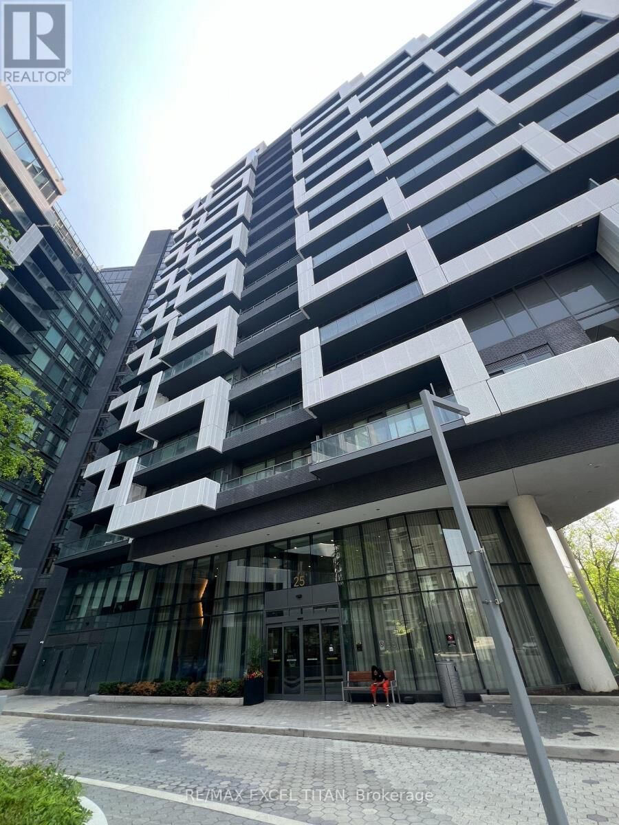Property Photo:  25 Adra Grado Way 628  ON M2J 0H6 