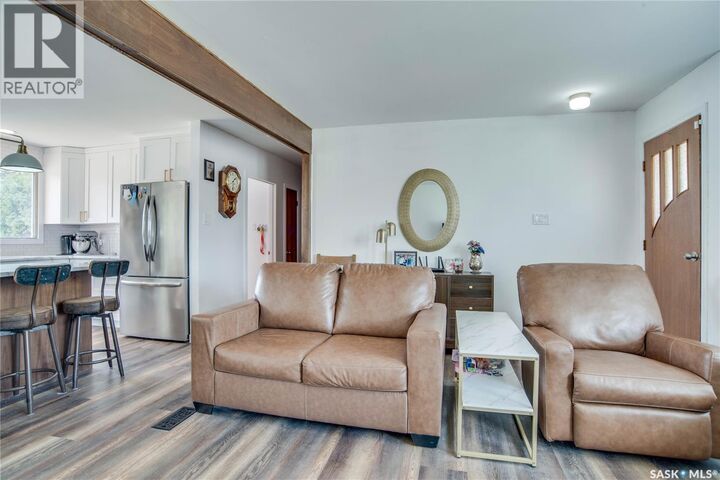 Property Photo:  1301 33rd Street W  SK S7L 0X1 