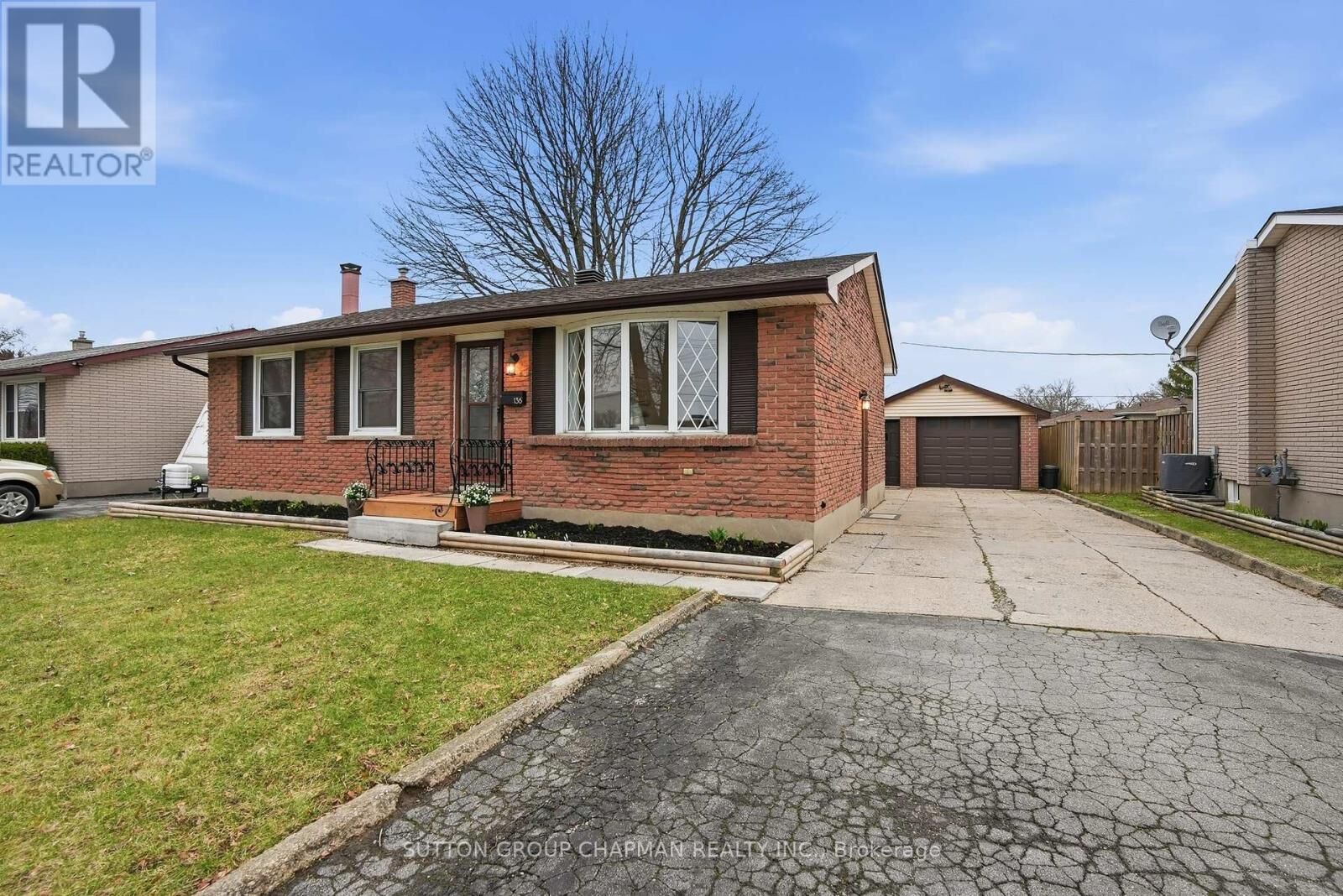 Property Photo:  136 South Edgeware Road  ON N5P 2H6 