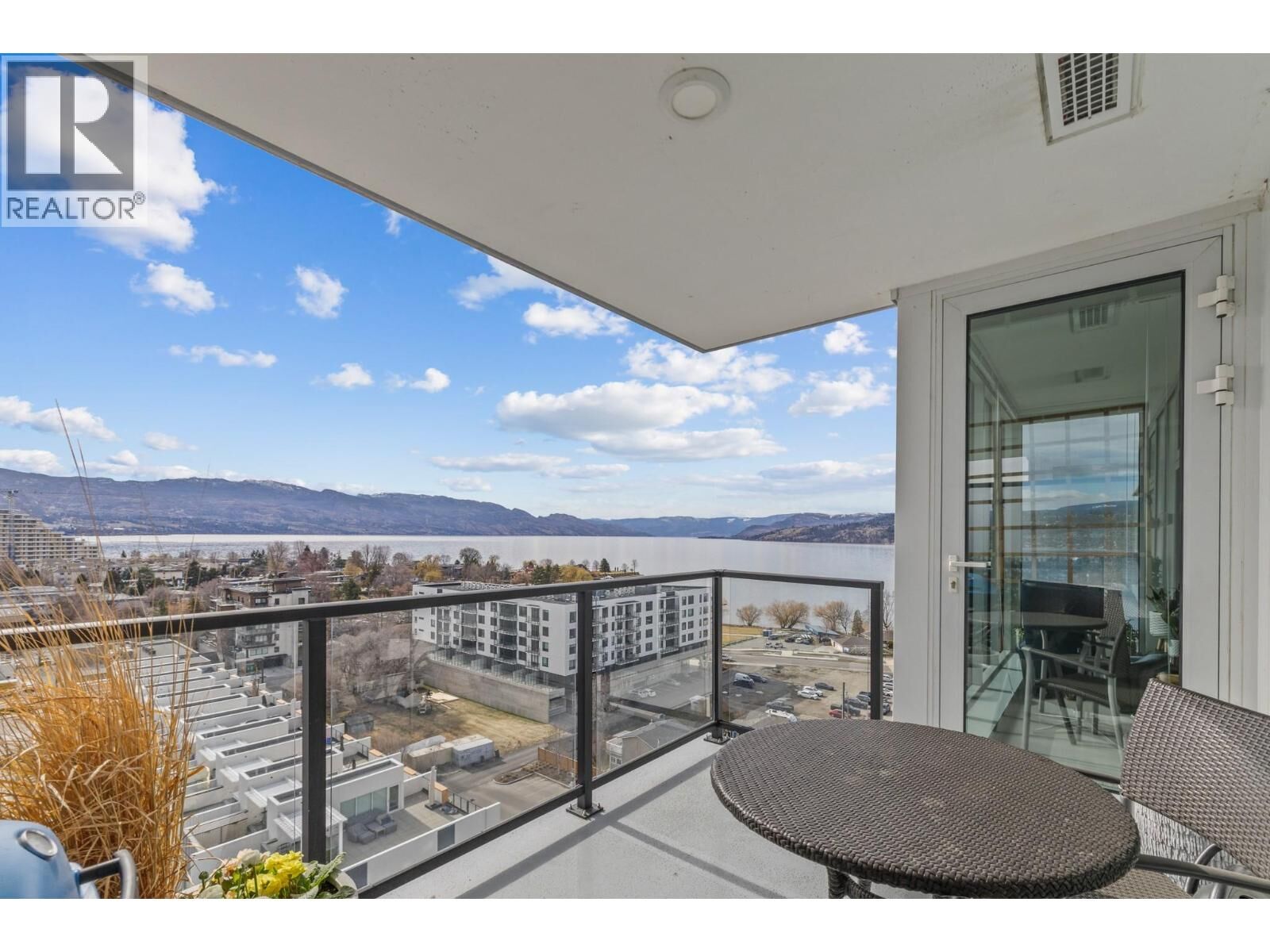 Property Photo:  485 Groves Avenue 1204  BC V1Y 0C1 