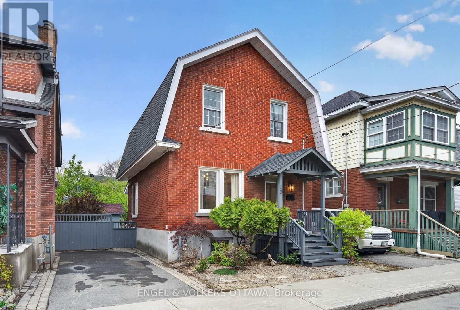 Property Photo:  30 Roslyn Avenue  ON K1S 4W3 