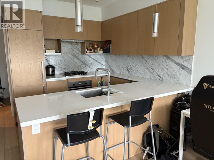 Property Photo:  6588 Nelson Avenue 807  BC V5H 0E8 