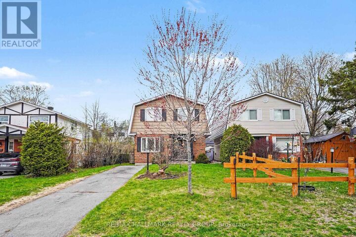 Property Photo:  62 Priam Way  ON K2H 8S8 