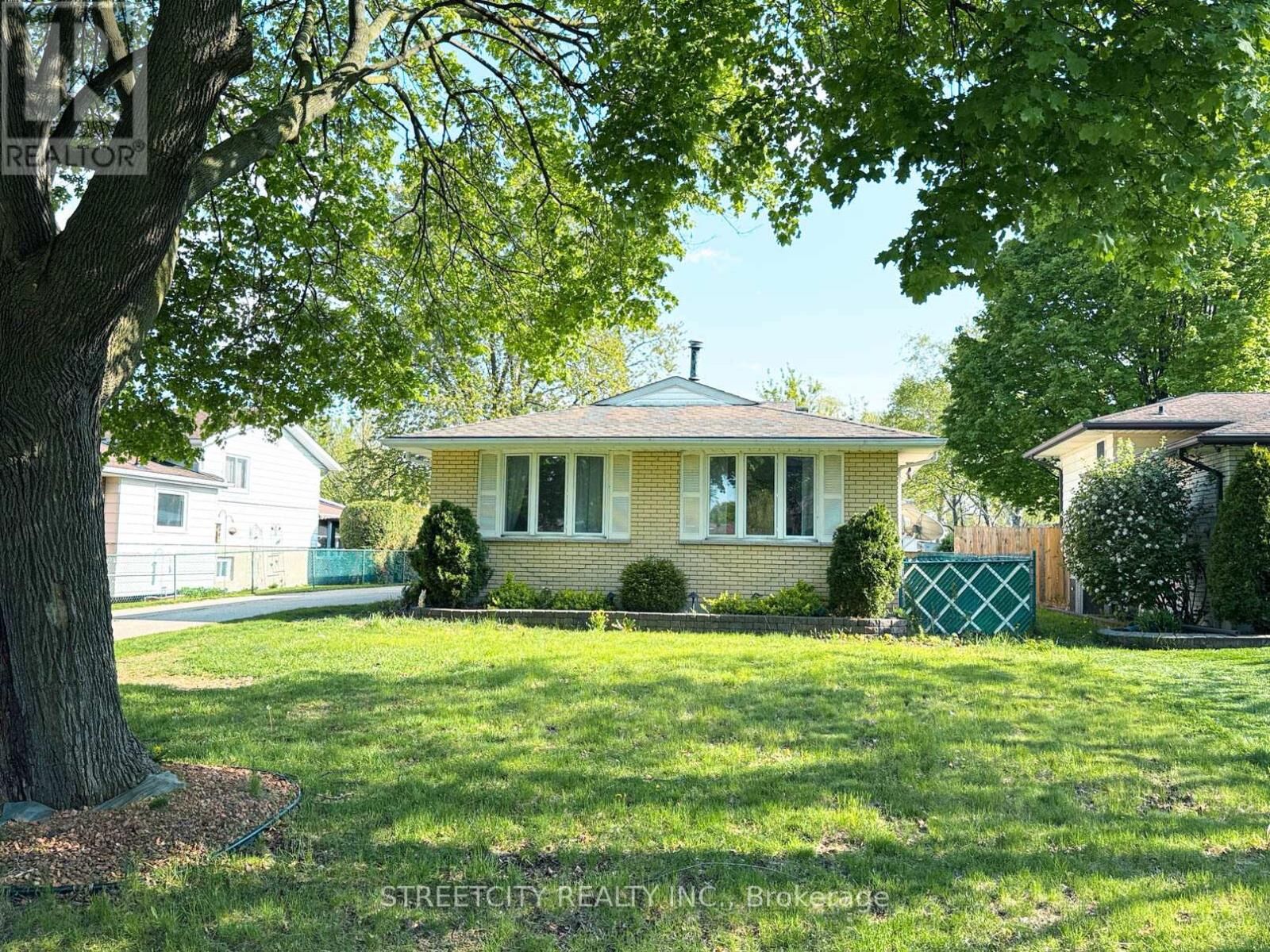 Property Photo:  785 Ross Avenue  ON N7T 7R1 