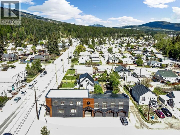 Property Photo: 323 Banks Street 1 BC V1H 1H8