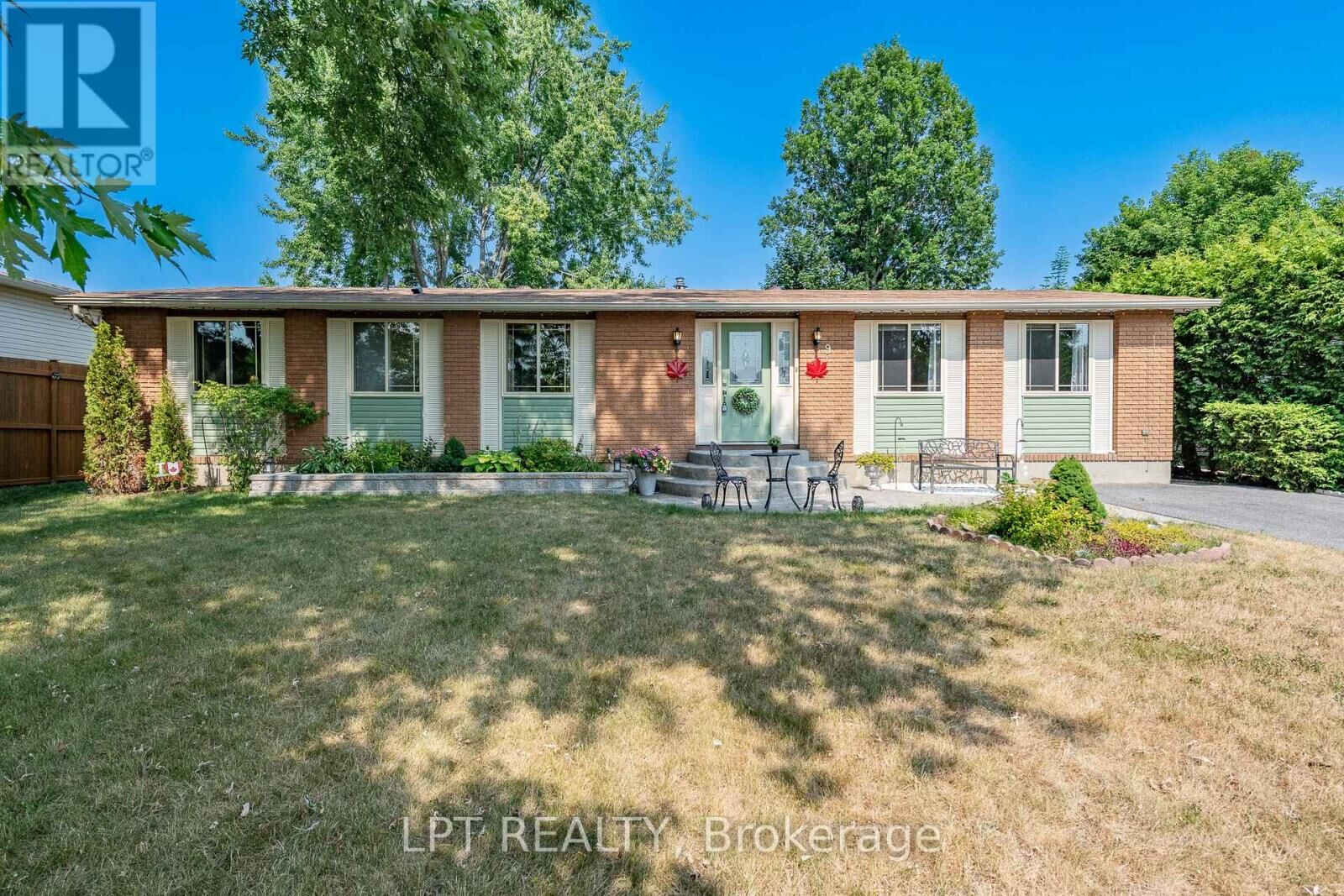 Property Photo: 9 Dallaire Crescent ON K0A 2Z0