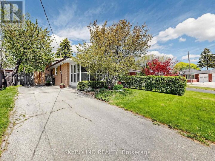 Property Photo:  22 Friar Tuck Road  ON L3P 1L9 