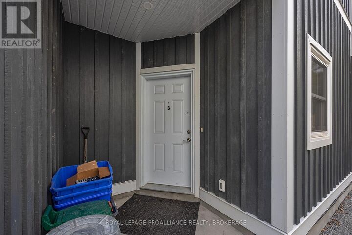 Property Photo: 204 Alfred Street ON K7L 3R9