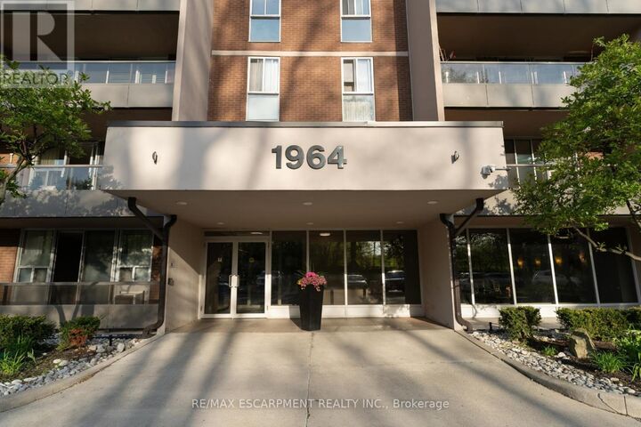 Property Photo:  1964 Main Street West 1104  ON L8S 1J5 