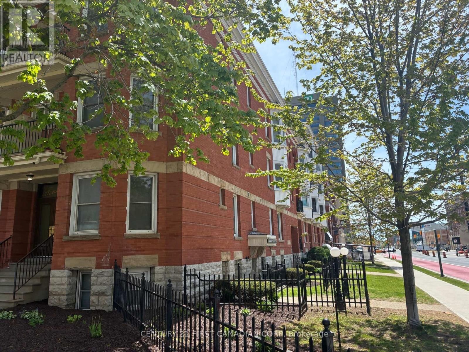 Property Photo:  275 Queens Avenue 202  ON N6B 1X2 