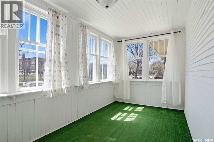 Property Photo:  1206 Victoria Avenue  SK S4P 0N9 