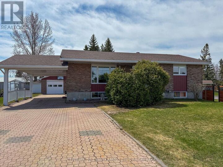 Property Photo:  45 Twelfth Street East  ON P0J 1E0 