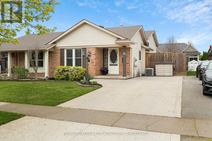 Property Photo:  28 Fox Trail Drive  ON L2S 3T7 