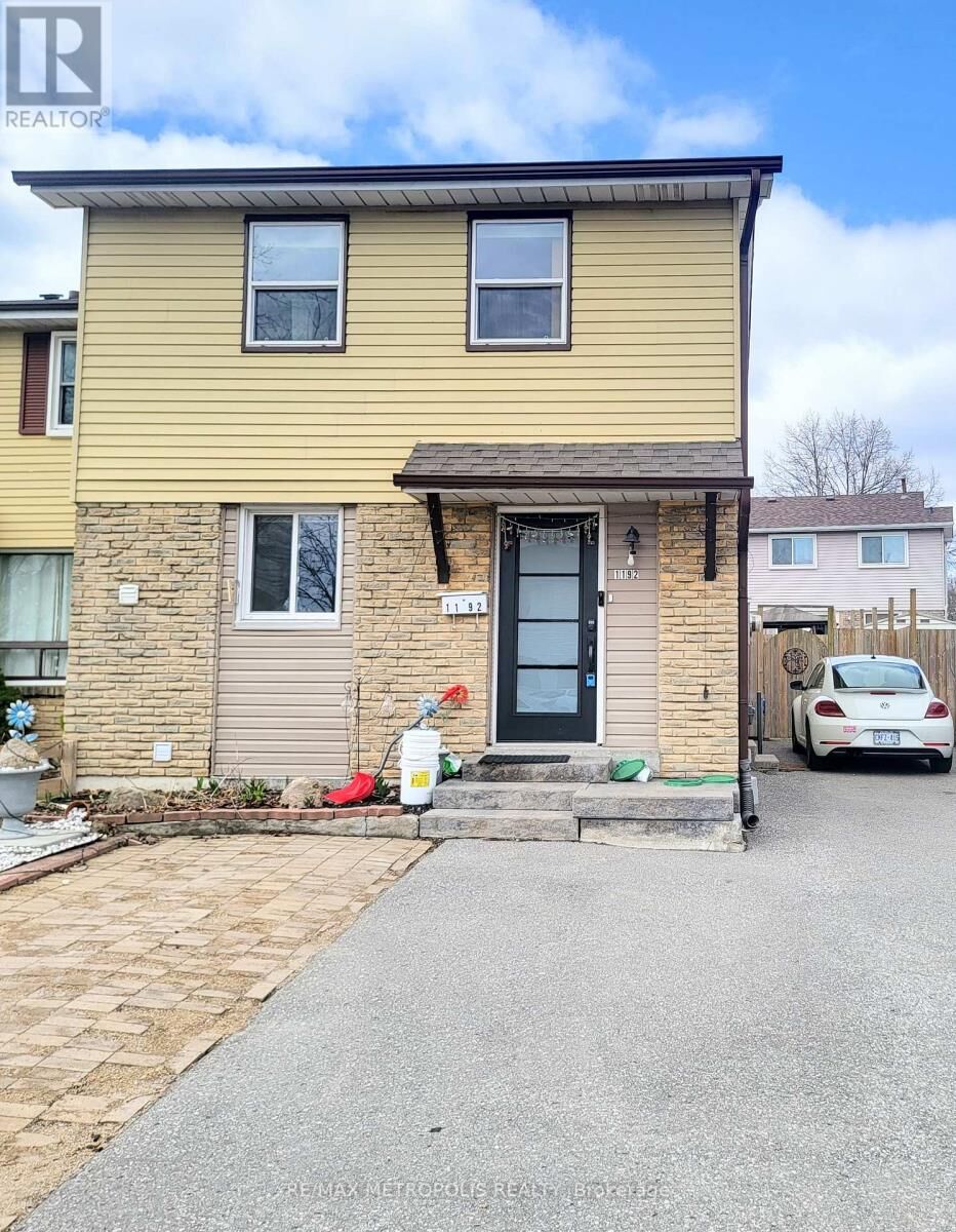 Property Photo:  1192 Oxford Street  ON L1J 6C8 