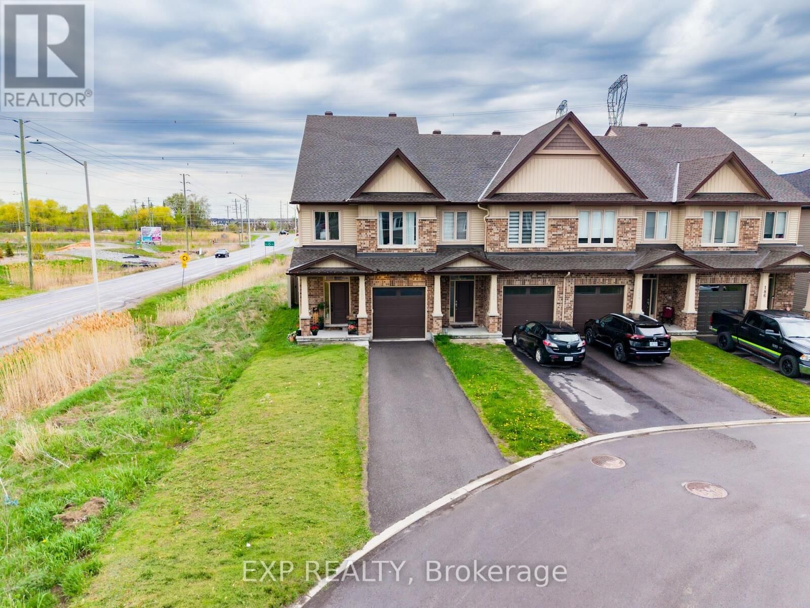 Property Photo: 180 Jardiniere Street ON K2S 2K1