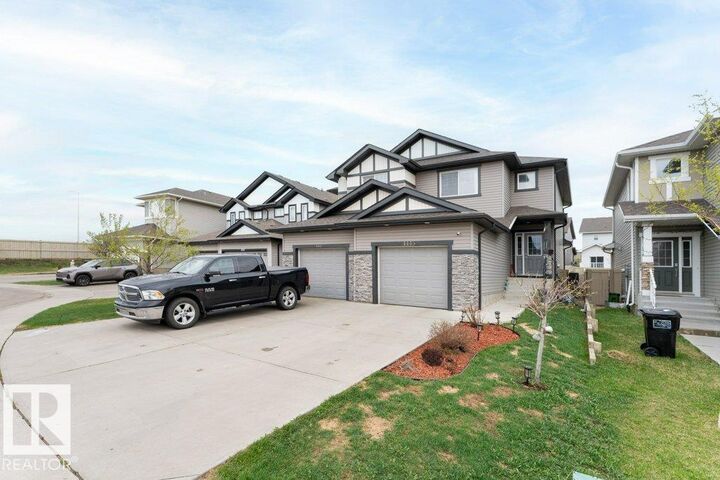 Property Photo:  4443 6 Street NW  AB T6T 0Z8 